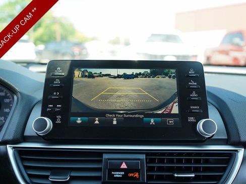 Used 2019 Honda Accord Touring image 10