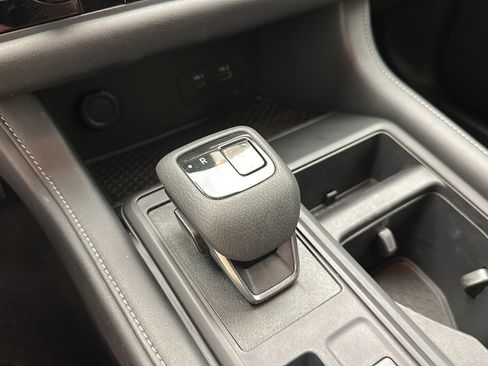 Used 2024 Nissan Pathfinder S AWD/4WD image 19