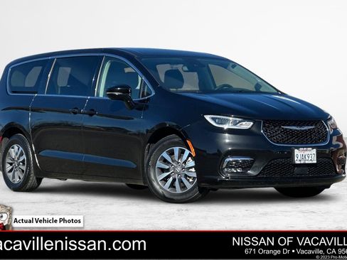 Used 2024 Chrysler Pacifica Limited FWD image 1