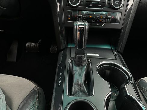 Used 2017 Ford Explorer XLT w/ Equipment Group 202A image 25