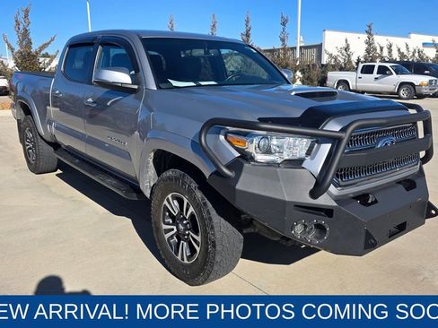Used 2016 Toyota Tacoma TRD Sport image 7