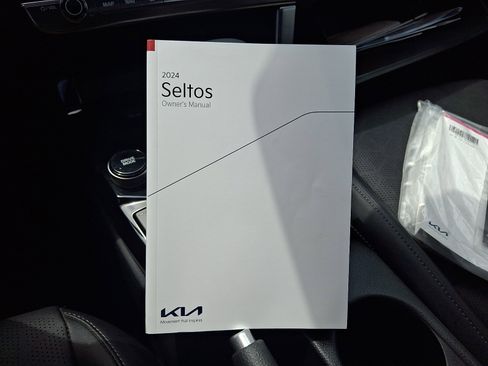 Used 2024 Kia Seltos EX AWD/4WD image 31