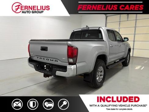 Used 2018 Toyota Tacoma SR5 AWD/4WD image 8