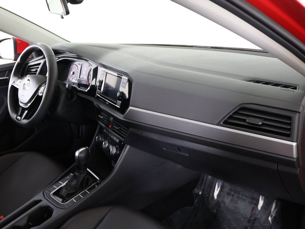 Used 2020 Volkswagen Jetta SE w/ SE Cold Weather Package FWD image 29