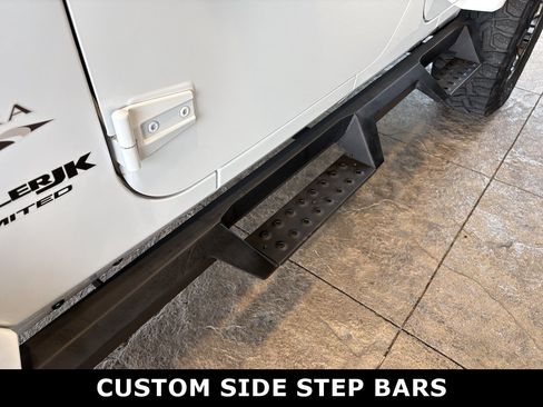 Used 2018 Jeep Wrangler Unlimited Sahara w/ Connectivity Group AWD/4WD image 11