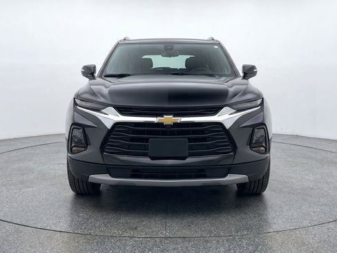 Used 2025 Chevrolet Blazer LT FWD image 2