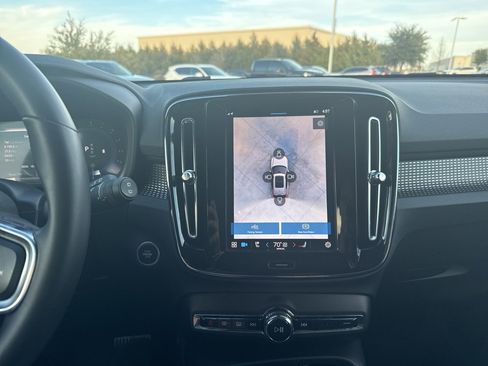 Certified 2025 Volvo XC40 B5 Plus image 24