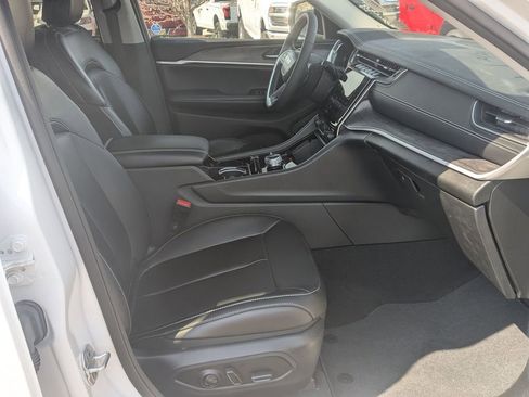 Used 2023 Jeep Grand Cherokee Limited w/ Black Appearance Package image 31