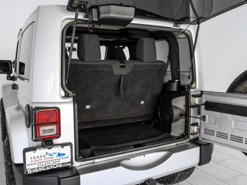 Used 2012 Jeep Wrangler Sahara AWD/4WD image 40