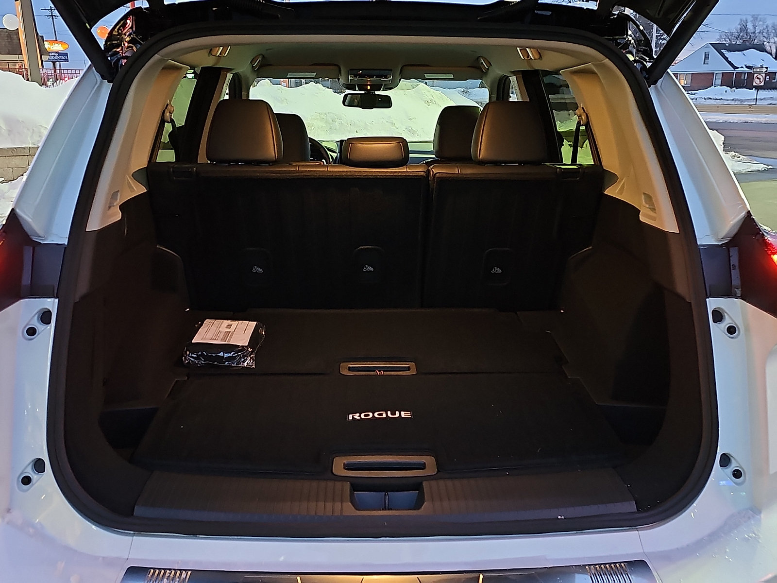 Used 2025 Nissan Rogue SL AWD/4WD image 28