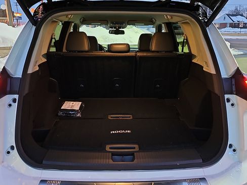 Used 2025 Nissan Rogue SL AWD/4WD image 28