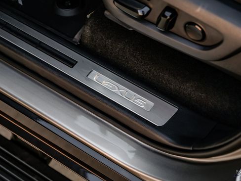 Used 2025 Lexus GX 550 w/ Accessory Package (2T) image 35