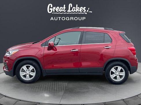 Used 2020 Chevrolet Trax LT w/ Driver Confidence Package FWD image 2