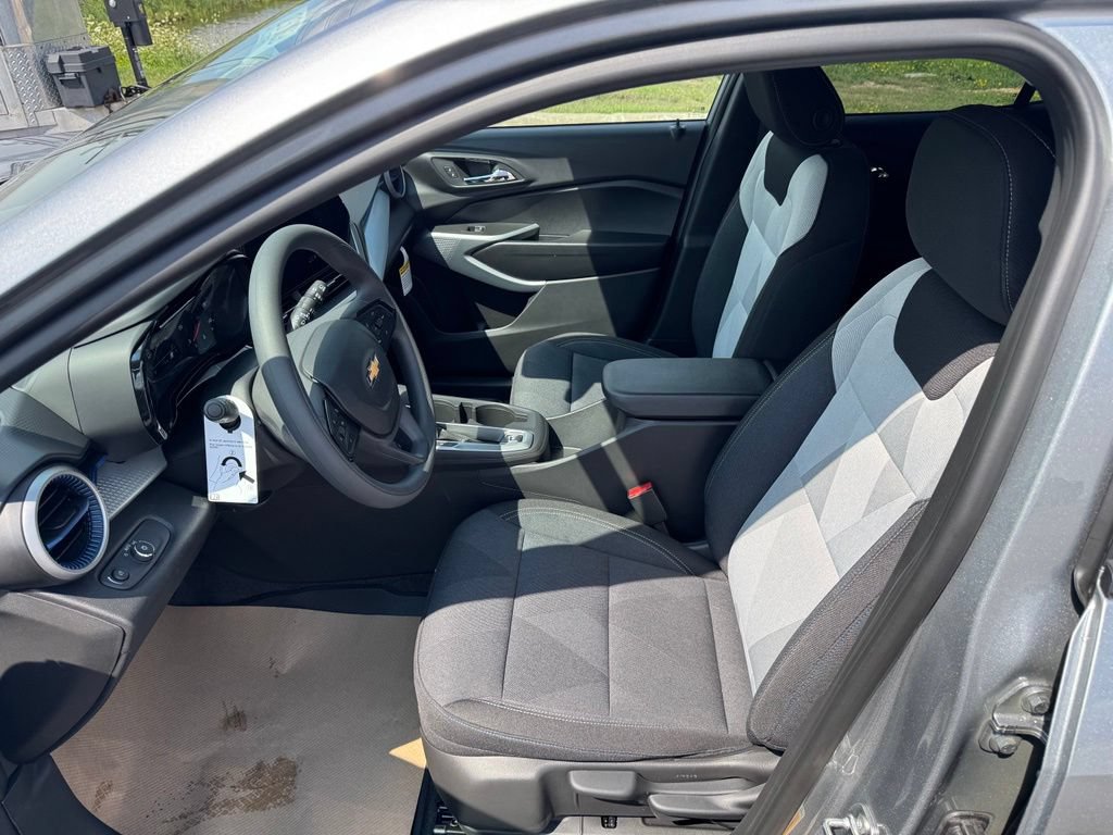 New 2026 Chevrolet Trax LS w/ LS Convenience Package FWD image 11