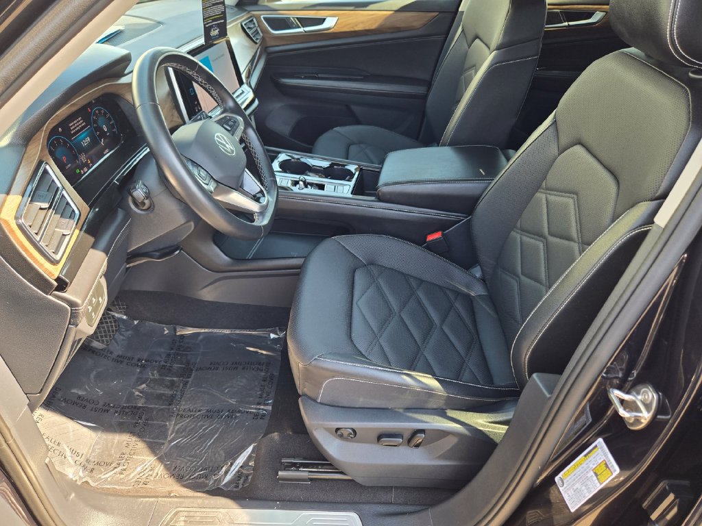 Used 2025 Volkswagen Atlas SE AWD/4WD image 11