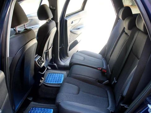 Used 2019 Hyundai Santa Fe SE image 9