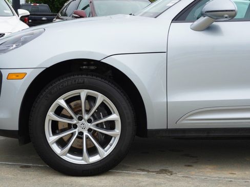 Used 2025 Porsche Macan AWD/4WD image 10