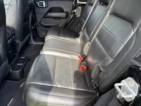 Used 2019 Jeep Wrangler Unlimited Sahara AWD/4WD image 19