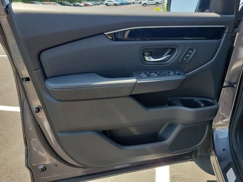 Used 2025 Honda Pilot Touring image 40