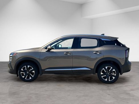 Used 2025 Nissan Kicks SR FWD image 3