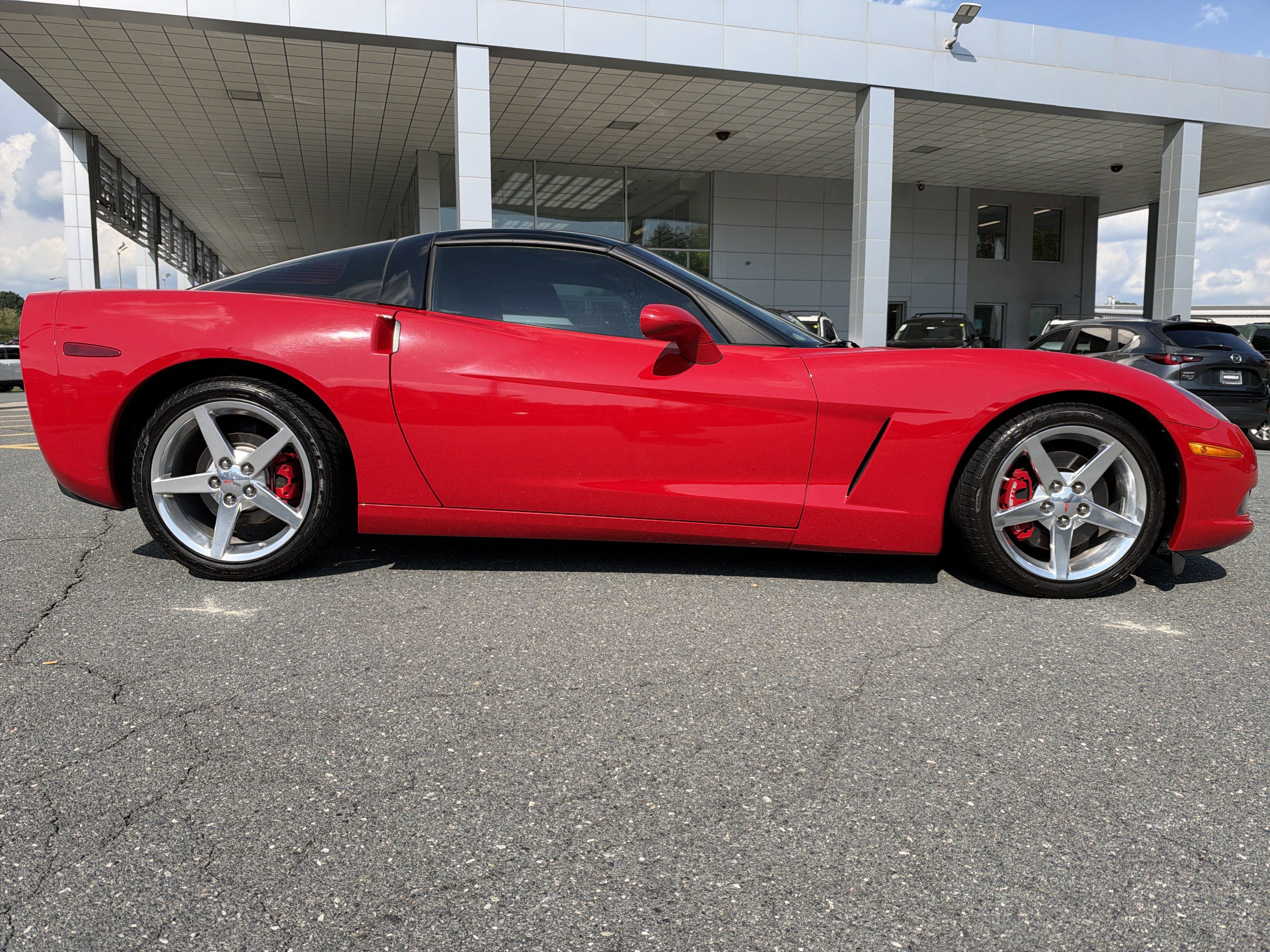 Used 2005 Chevrolet Corvette Coupe w/ Preferred Equipment Group RWD image 6