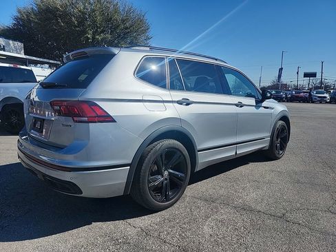 Used 2023 Volkswagen Tiguan SE R-Line image 3