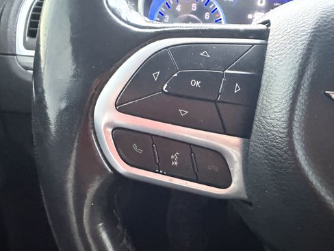 Used 2020 Chrysler 300 Touring image 13