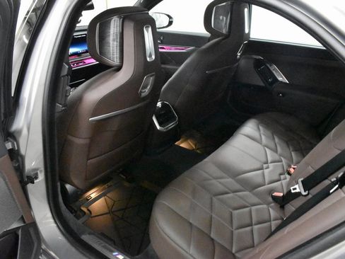 Used 2024 BMW 760i xDrive w/ Executive Package image 14