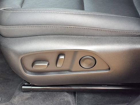 Certified 2025 Chevrolet Equinox LT w/ Convenience Package II AWD/4WD image 4