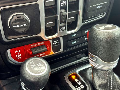 Used 2024 Jeep Wrangler Unlimited image 27