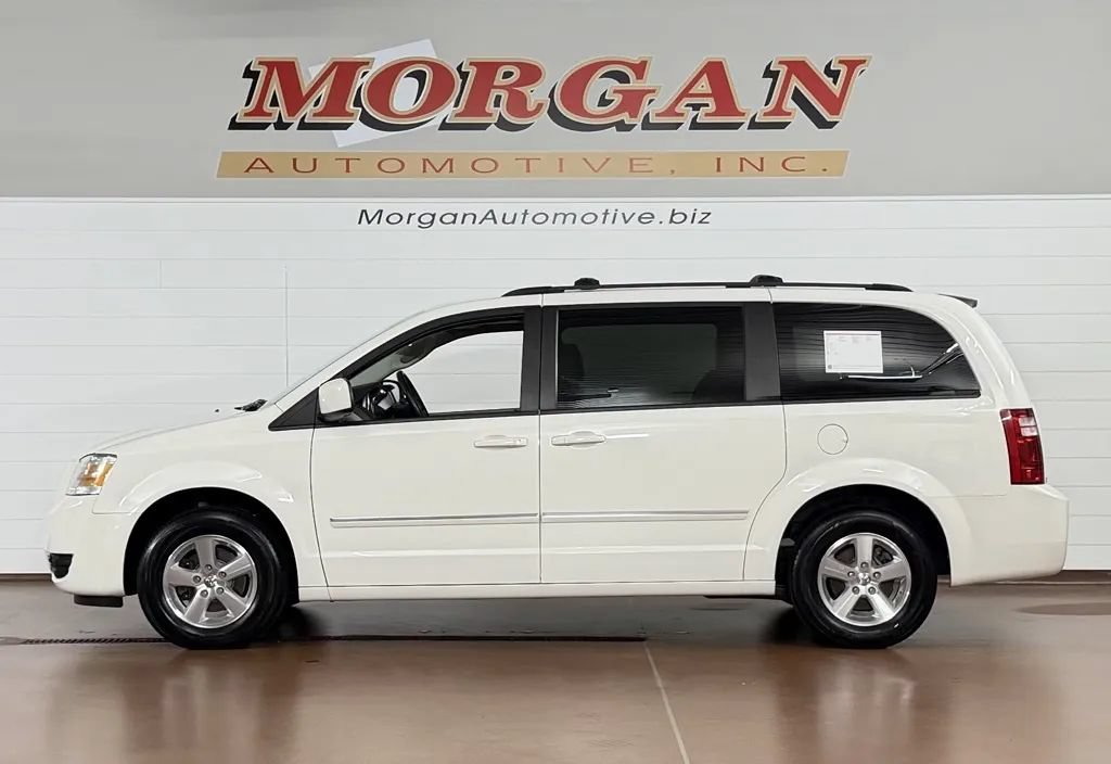 Used 2009 Dodge Grand Caravan SXT w/ Entertainment Group 2 FWD image 6