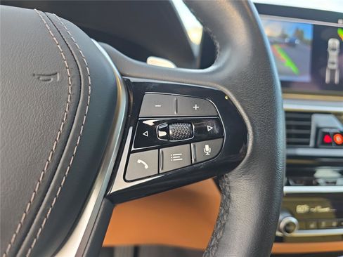 Used 2023 BMW 540i w/ Premium Package image 21