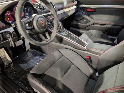 Certified 2023 Porsche 718 Cayman GT4 RWD image 5