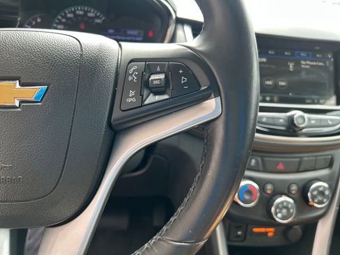 Used 2019 Chevrolet Trax LT w/ LT Convenience Package FWD image 21