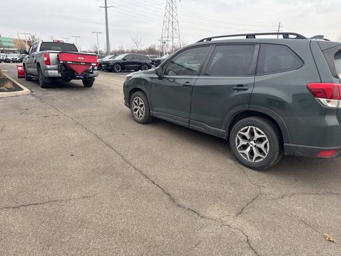 Used 2023 Subaru Forester Premium image 9