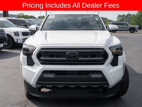 Used 2025 Toyota Tacoma SR5 AWD/4WD image 2