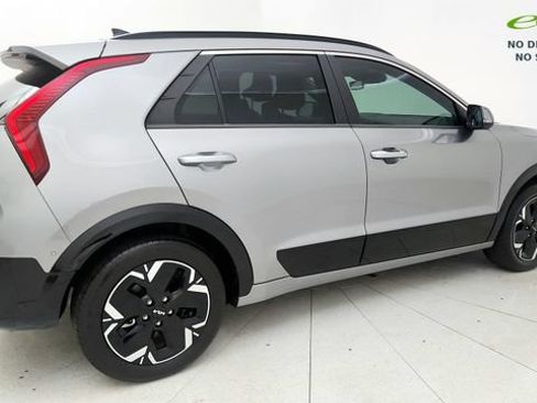 Used 2024 Kia Niro Wave w/ Wave Preserve Package FWD image 28