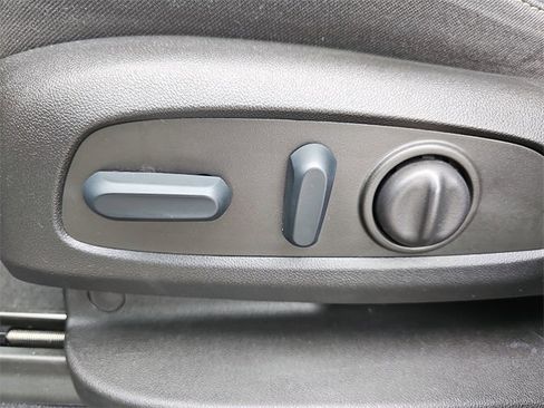 Certified 2022 GMC Acadia SLE w/ Driver Convenience Package image 31