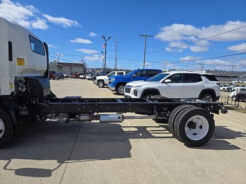 New 2025 Chevrolet Low Cab Forward image 8