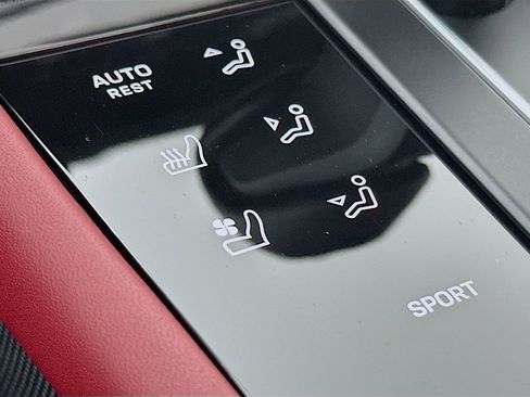 Certified 2025 Porsche Macan image 23