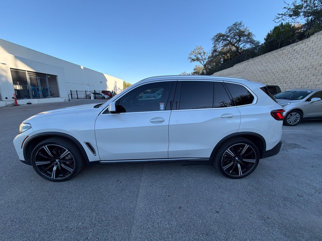 Used 2022 BMW X5 xDrive40i w/ Premium Package AWD/4WD image 2
