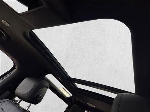 Certified 2023 Land Rover Defender 90 V8 image 16