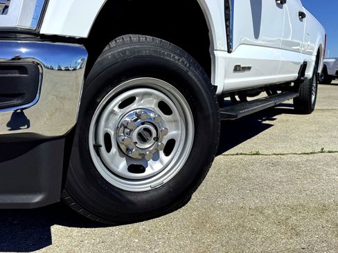 Used 2023 Ford F250 XL w/ XL Chrome Package AWD/4WD image 2