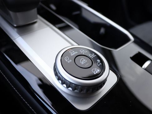 New 2026 Mitsubishi Outlander SE image 16