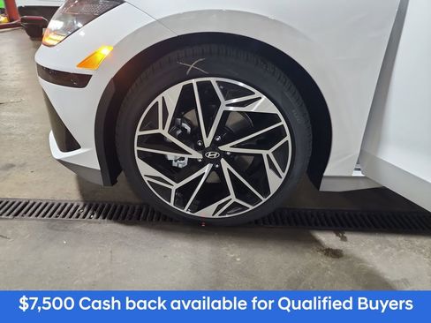 New 2025 Hyundai Ioniq 6 Limited image 32