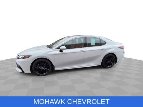 Used 2021 Toyota Camry XSE image 4