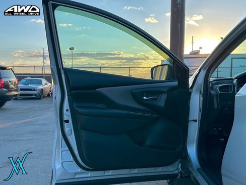 Used 2022 Nissan Murano S AWD/4WD image 11
