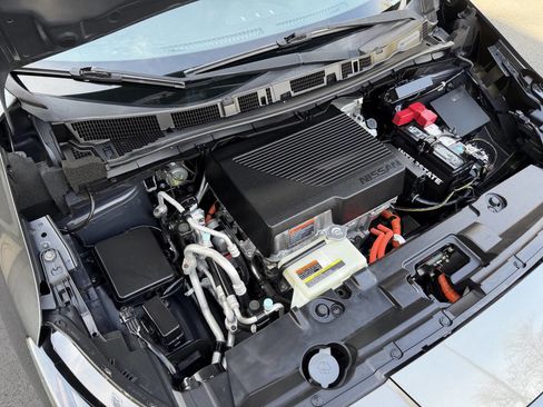 Used 2018 Nissan Leaf SL w/ SL Technology Package FWD image 31