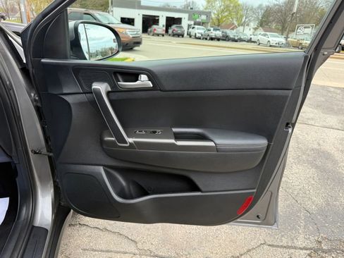 Used 2017 Kia Sportage LX AWD/4WD image 18