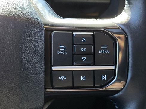 Used 2025 Ford F350 Platinum w/ FX4 Off-Road Package image 38